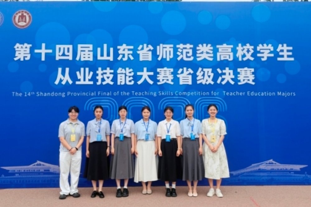 思政课教师走进乡村振兴示范村落